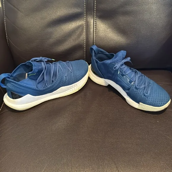 Under Armour Men’s Curry 5 Blue sneakers