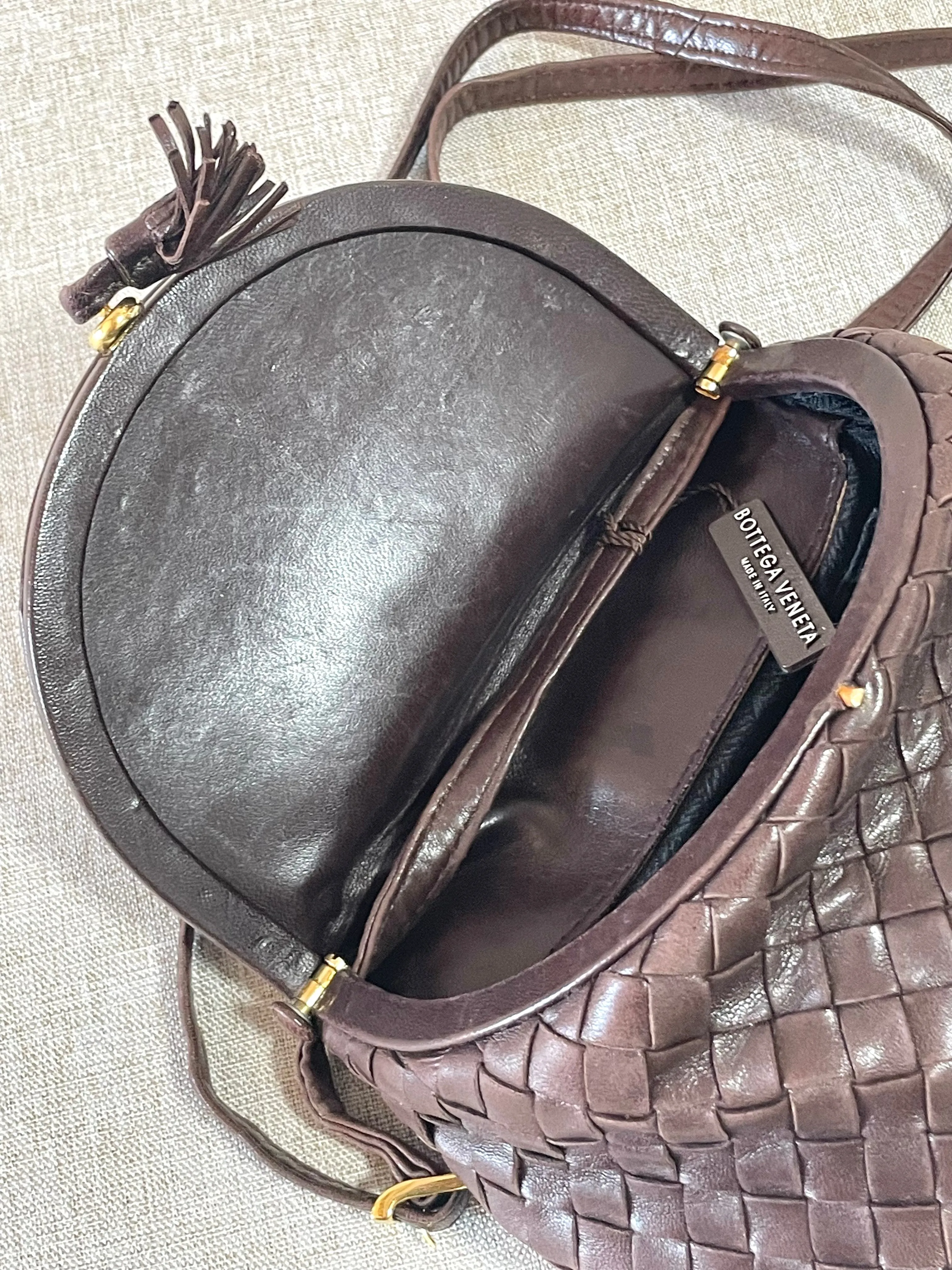 Vintage Bottega Veneta brown fisherman style intrecciato shoulder bag, mini purse. Unique piece you must have. 070218ys10