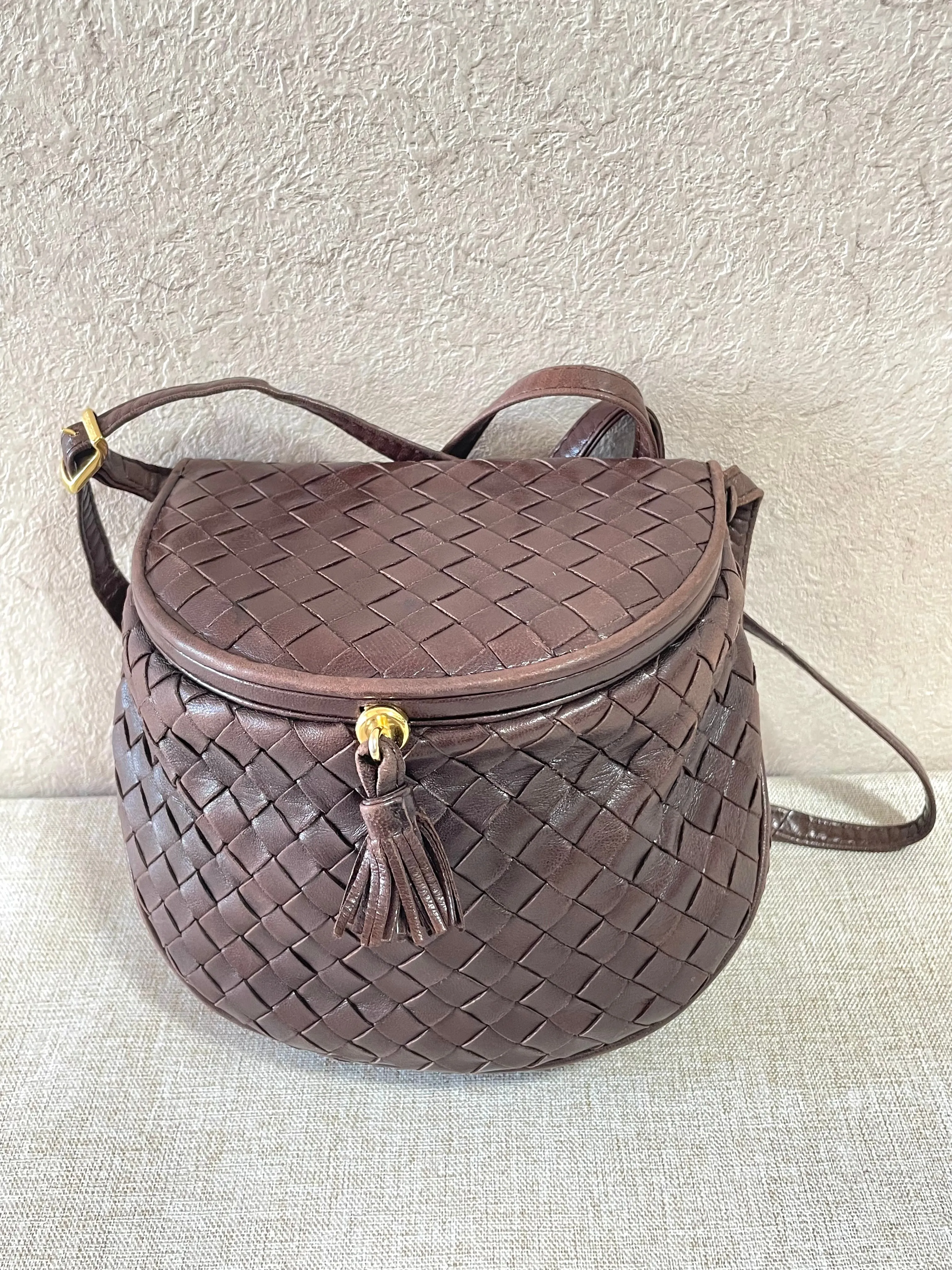 Vintage Bottega Veneta brown fisherman style intrecciato shoulder bag, mini purse. Unique piece you must have. 070218ys10