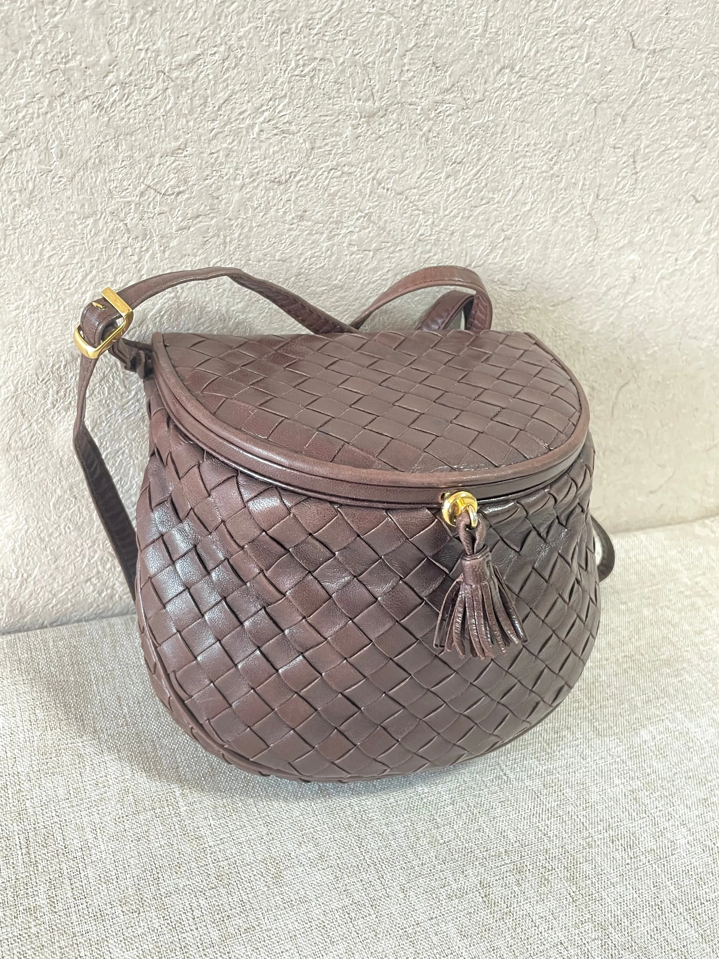 Vintage Bottega Veneta brown fisherman style intrecciato shoulder bag, mini purse. Unique piece you must have. 070218ys10