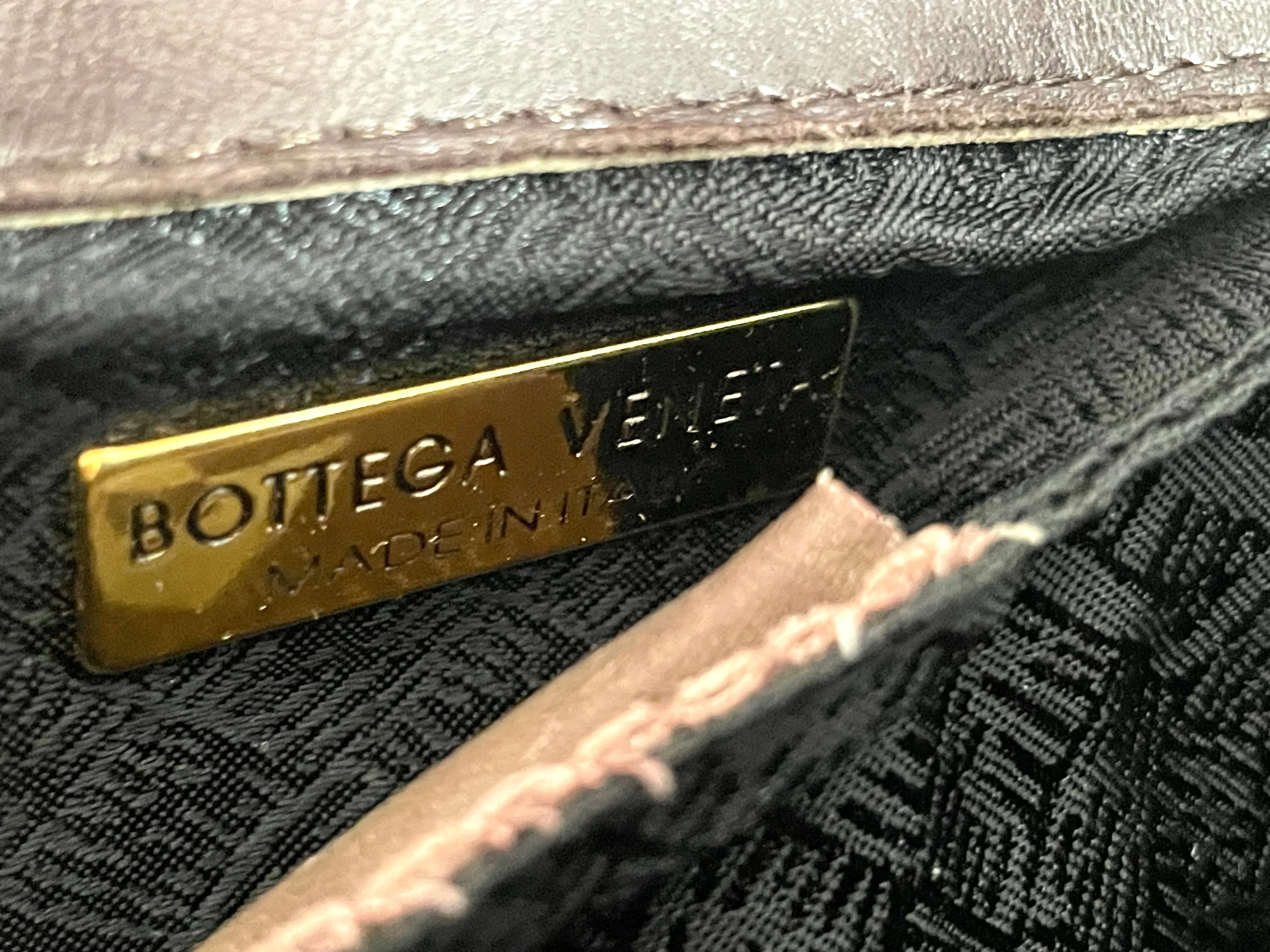 Vintage Bottega Veneta brown fisherman style intrecciato shoulder bag, mini purse. Unique piece you must have. 070218ys10
