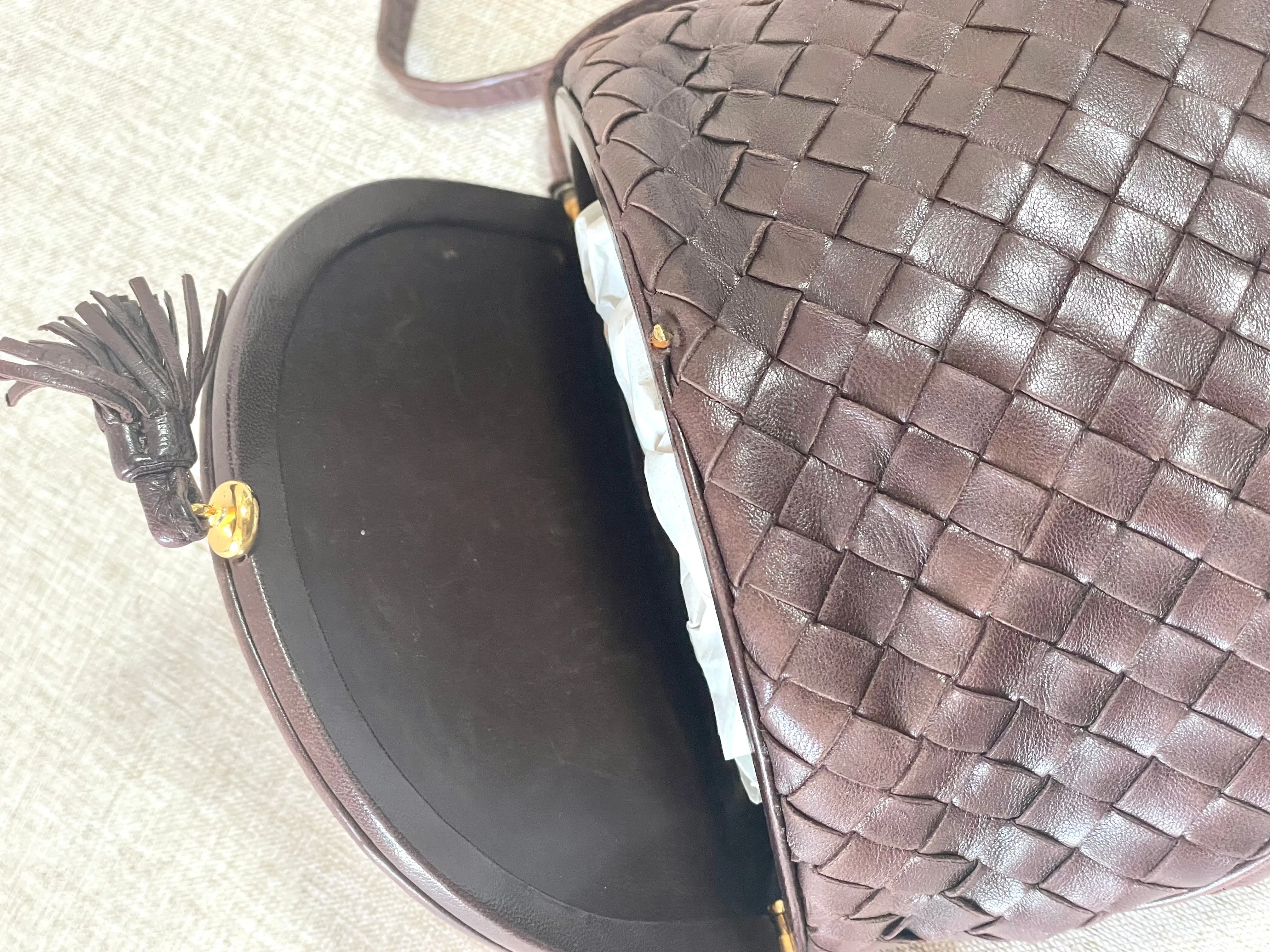 Vintage Bottega Veneta brown fisherman style intrecciato shoulder bag, mini purse. Unique piece you must have. 070218ys10