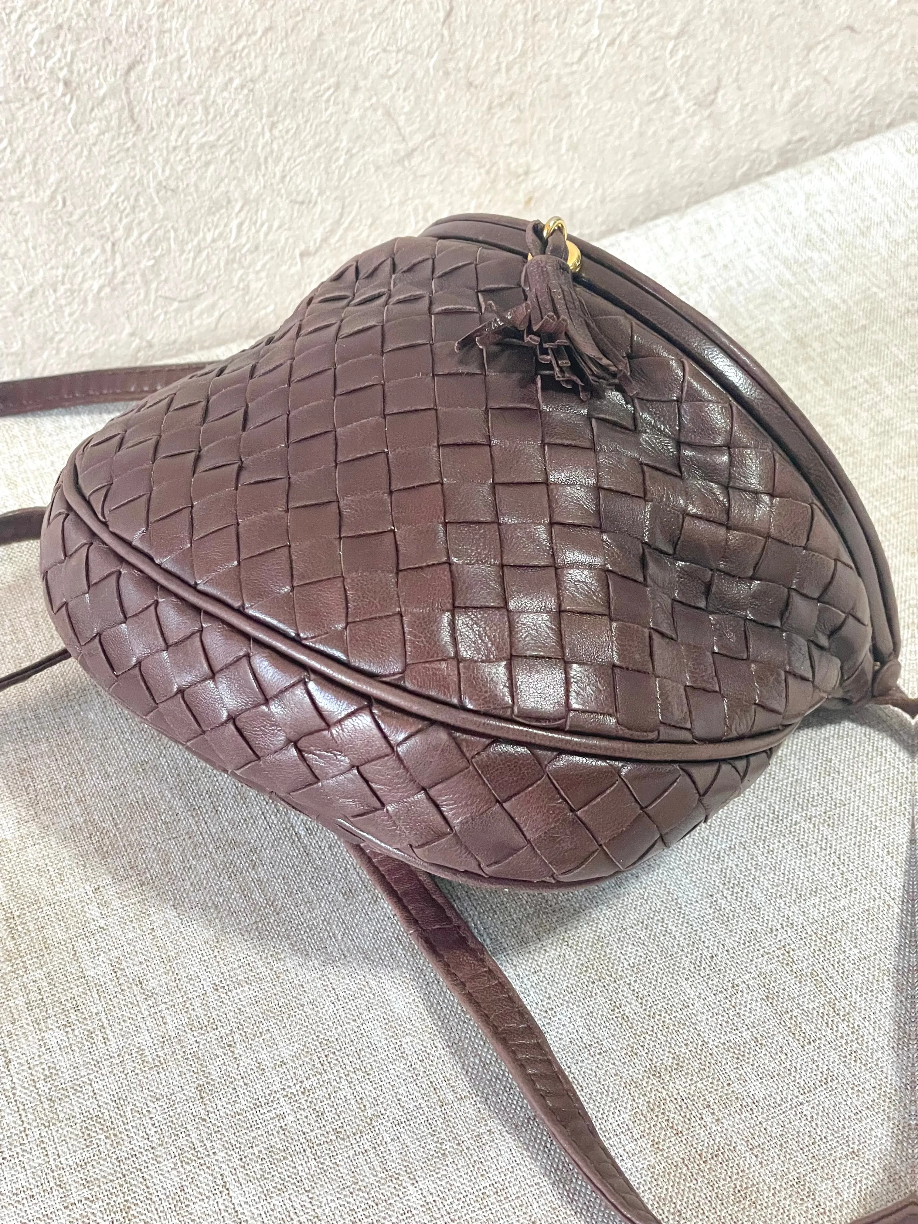 Vintage Bottega Veneta brown fisherman style intrecciato shoulder bag, mini purse. Unique piece you must have. 070218ys10