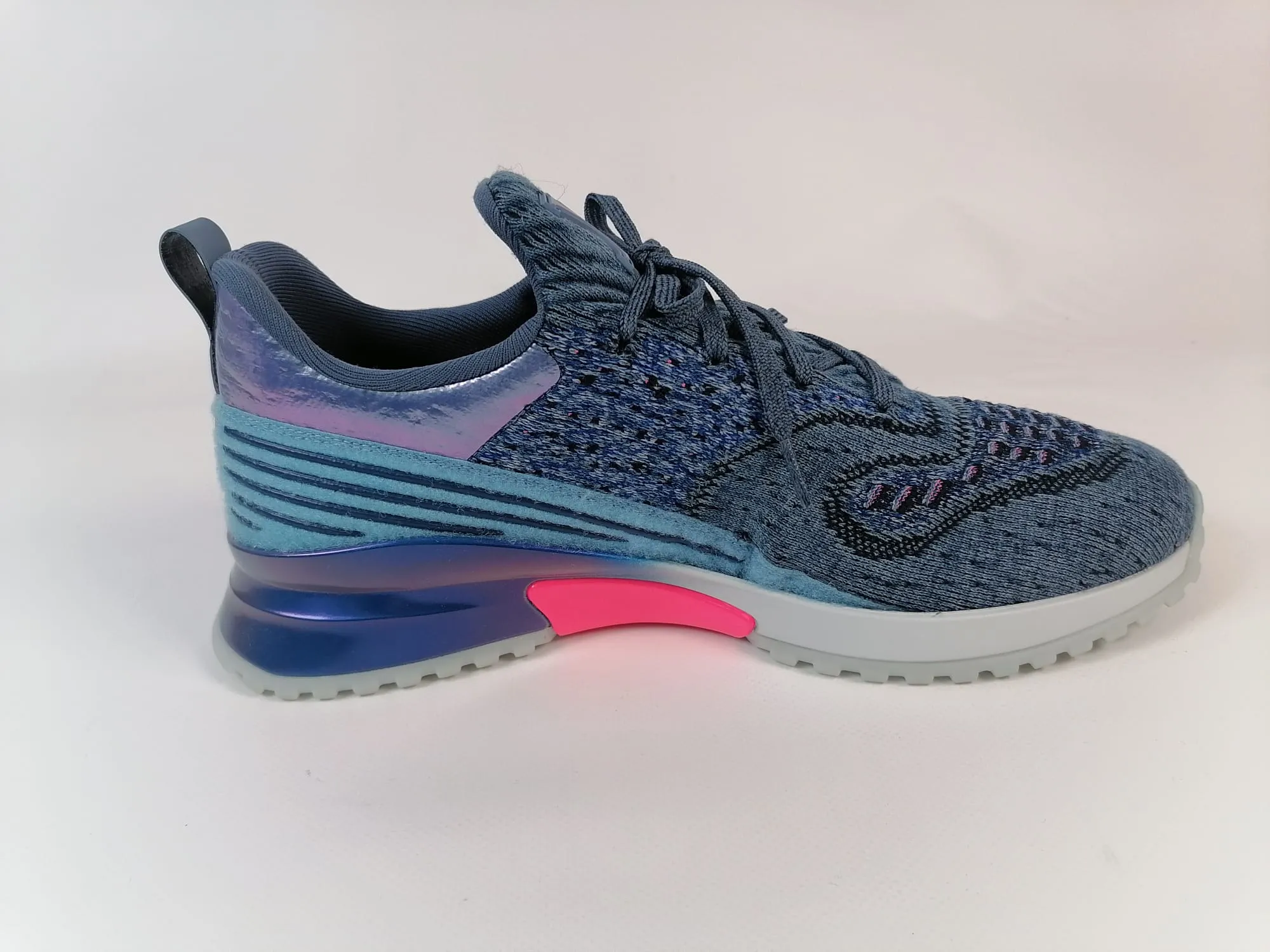 V.N.R. Sneaker