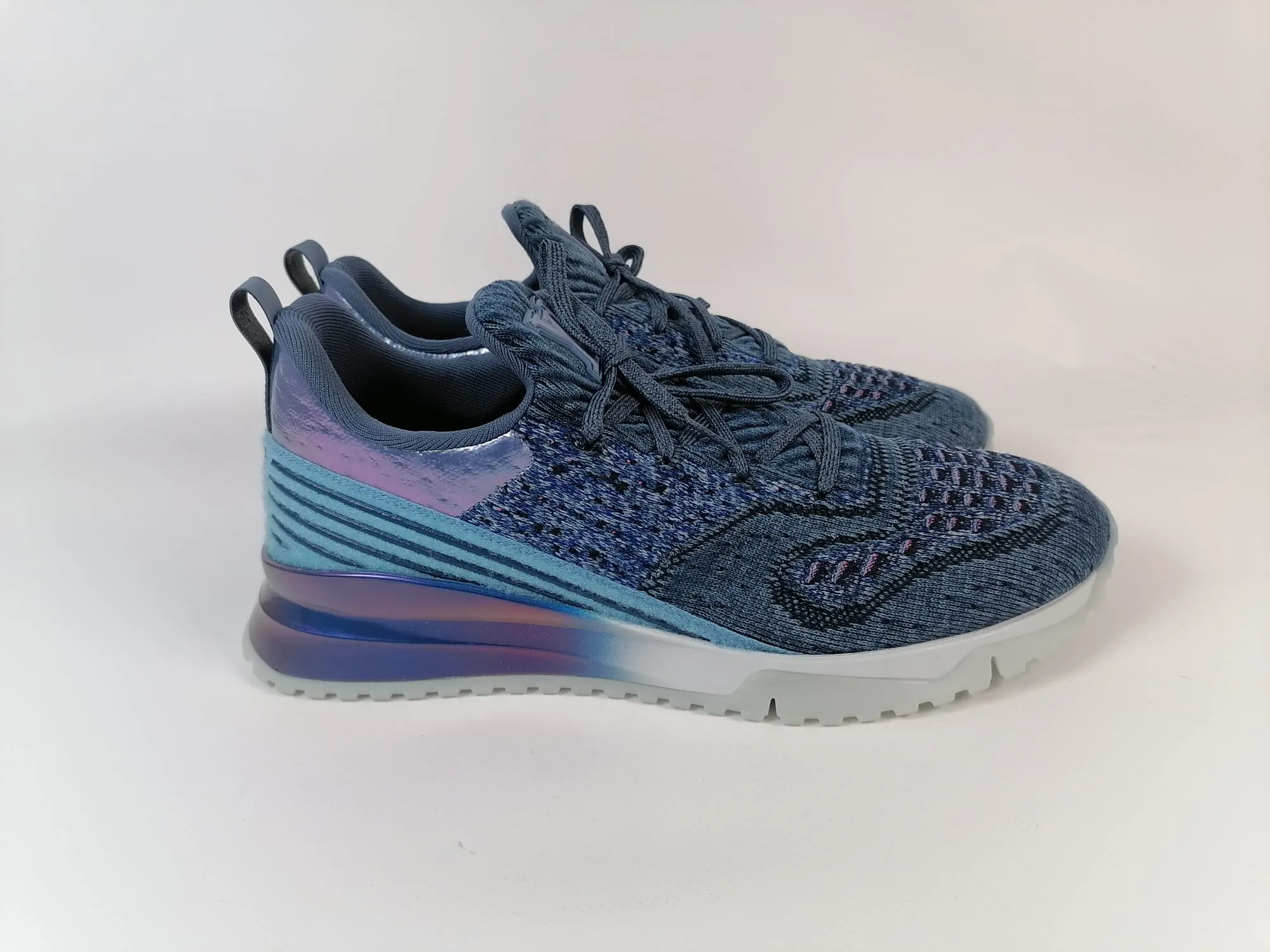 V.N.R. Sneaker